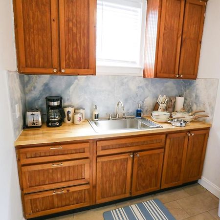 New Listing! Centrally Located Efficiency One Mile To The Beach! Jacksonville Beach Eksteriør billede