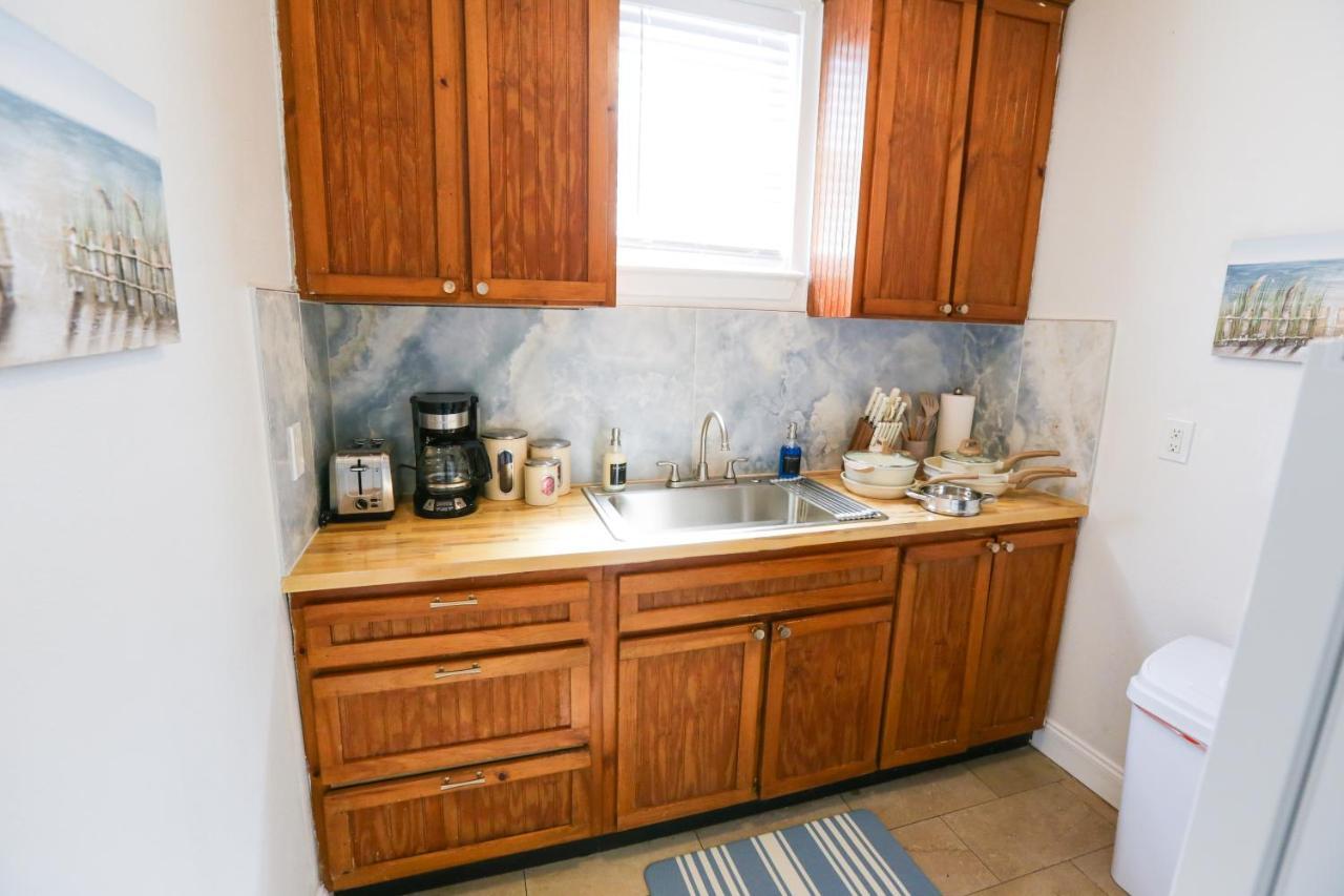 New Listing! Centrally Located Efficiency One Mile To The Beach! Jacksonville Beach Eksteriør billede