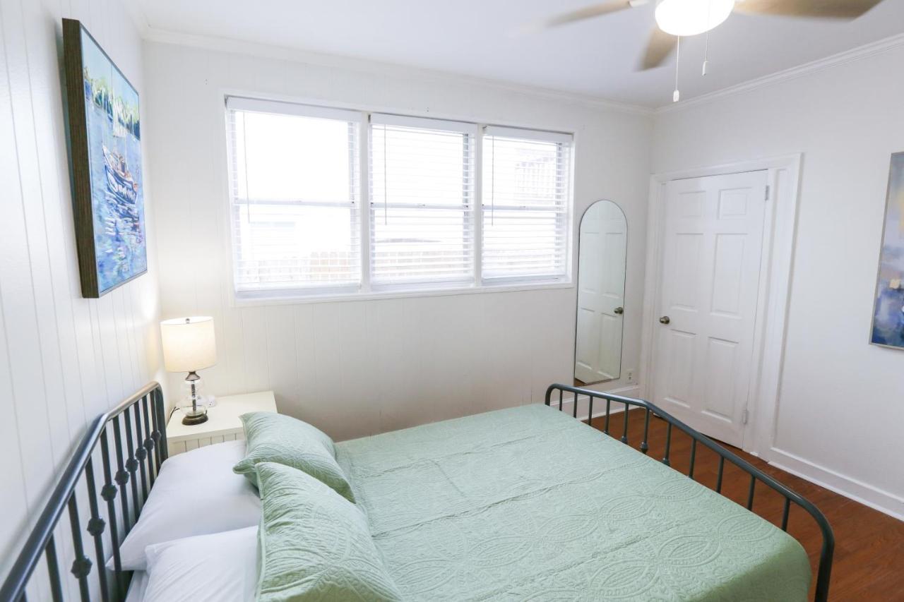 New Listing! Centrally Located Efficiency One Mile To The Beach! Jacksonville Beach Eksteriør billede