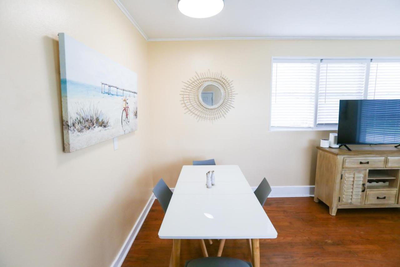 New Listing! Centrally Located Efficiency One Mile To The Beach! Jacksonville Beach Eksteriør billede